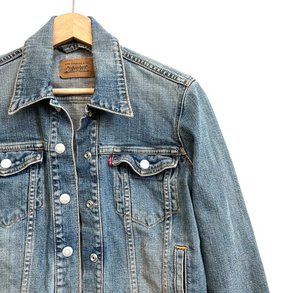 Levi's Jackets & Blazers - Levi’s jean jacket S